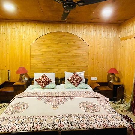 House Boat Hardy Palace Srīnagar Екстериор снимка