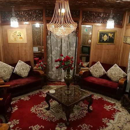 House Boat Hardy Palace Srīnagar Екстериор снимка