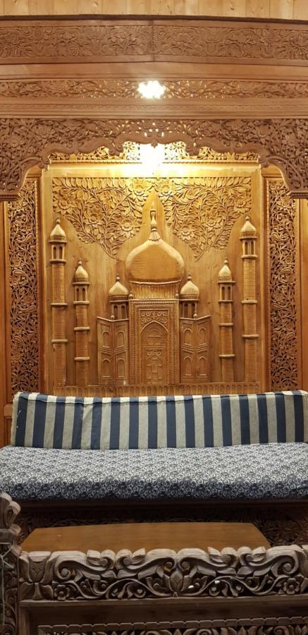 House Boat Hardy Palace Srīnagar Екстериор снимка