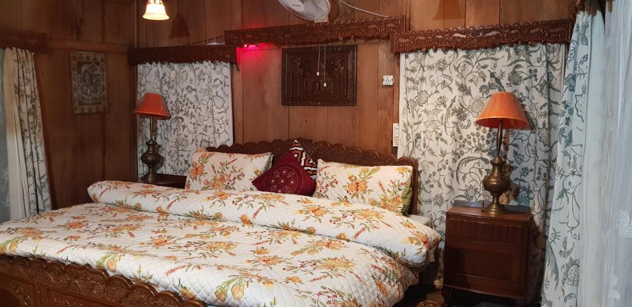 House Boat Hardy Palace Srīnagar Екстериор снимка
