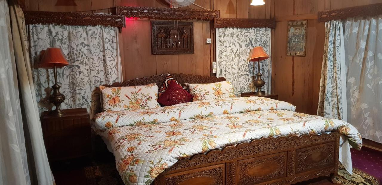 House Boat Hardy Palace Srīnagar Екстериор снимка