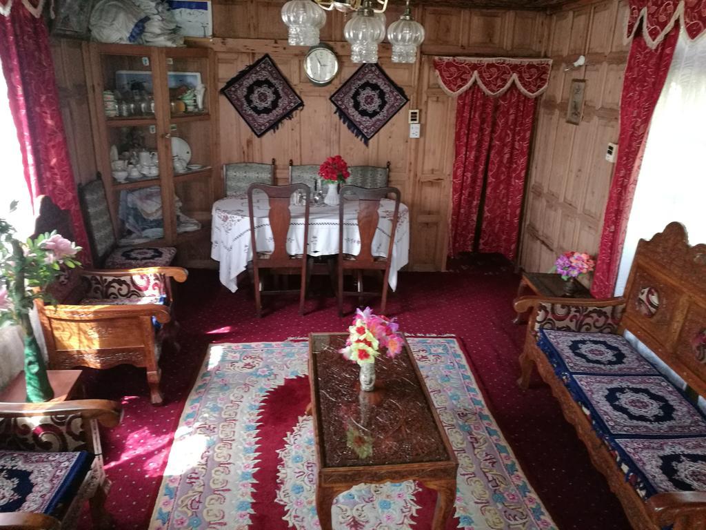 House Boat Hardy Palace Srīnagar Екстериор снимка