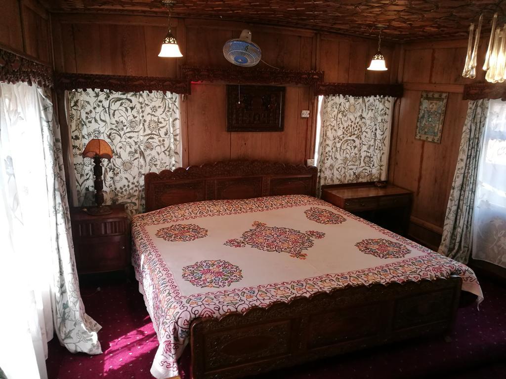 House Boat Hardy Palace Srīnagar Екстериор снимка