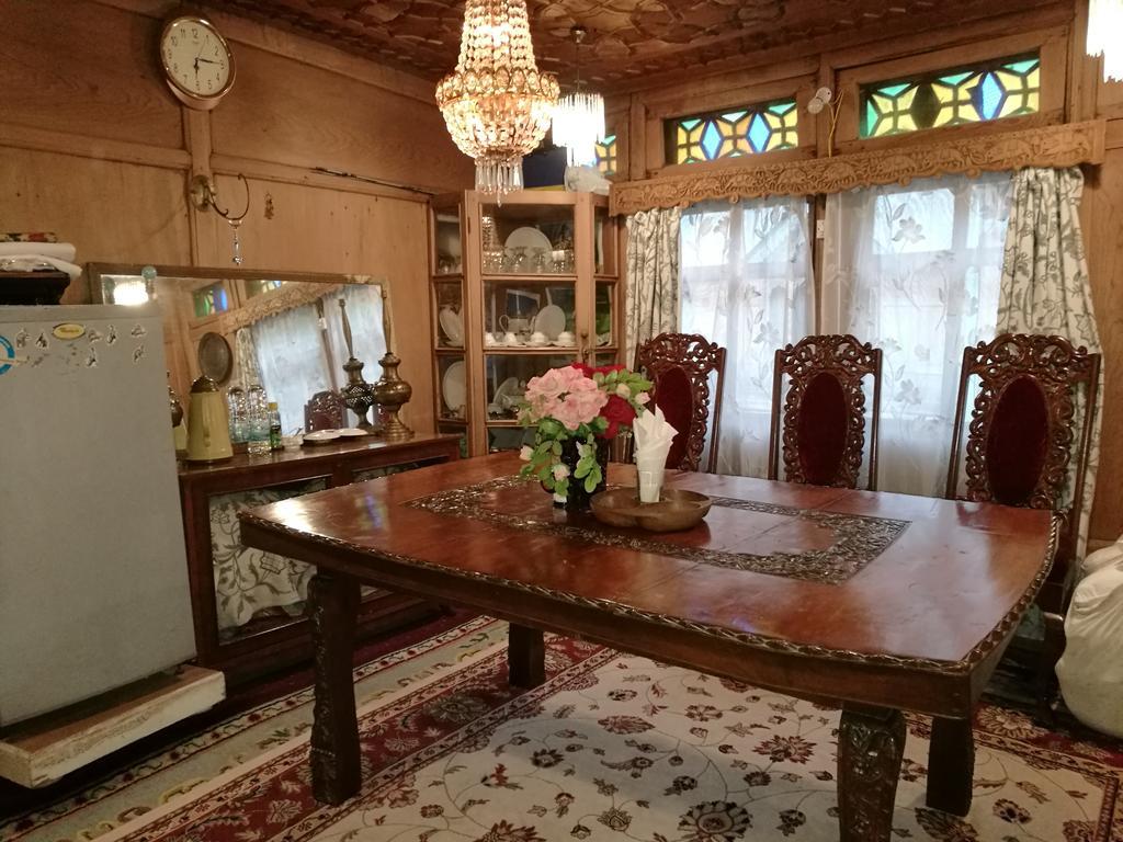 House Boat Hardy Palace Srīnagar Екстериор снимка