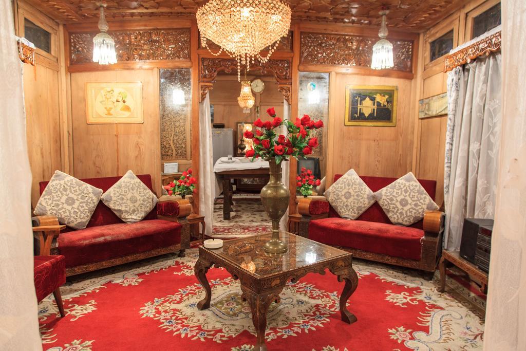 House Boat Hardy Palace Srīnagar Екстериор снимка